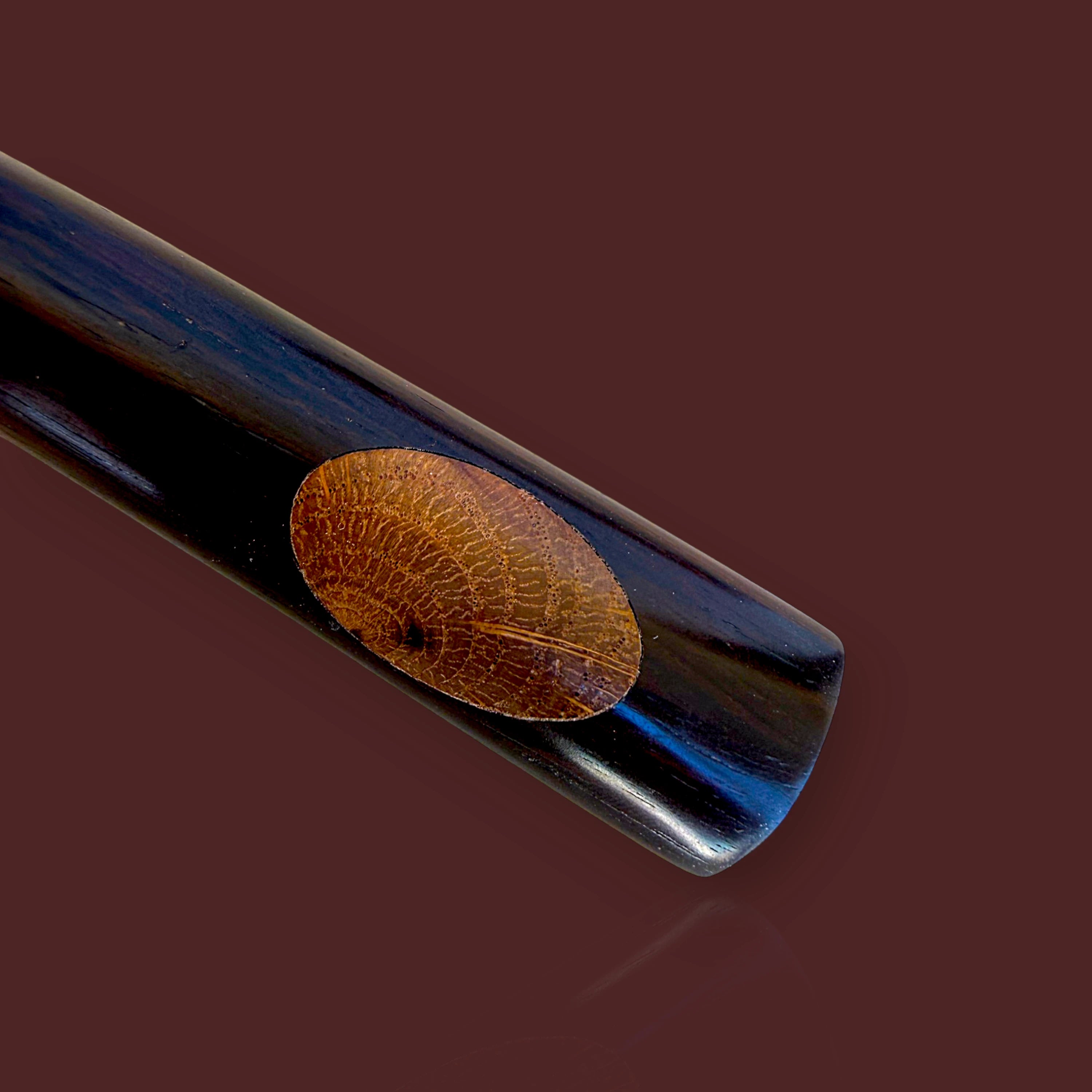Navaja Taramundi óvalo artesanal color madera oscura