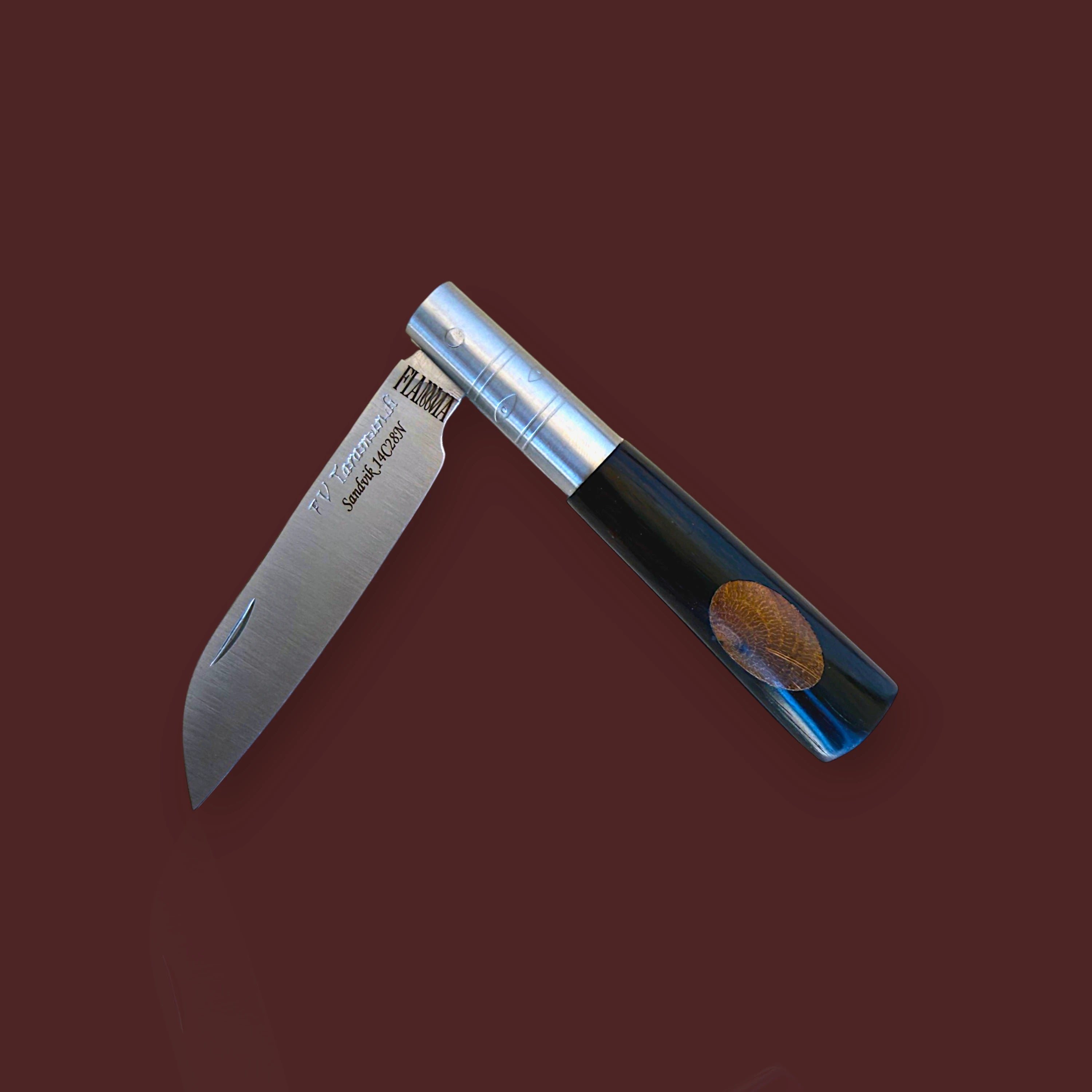 Navaja Taramundi óvalo artesanal color madera oscura